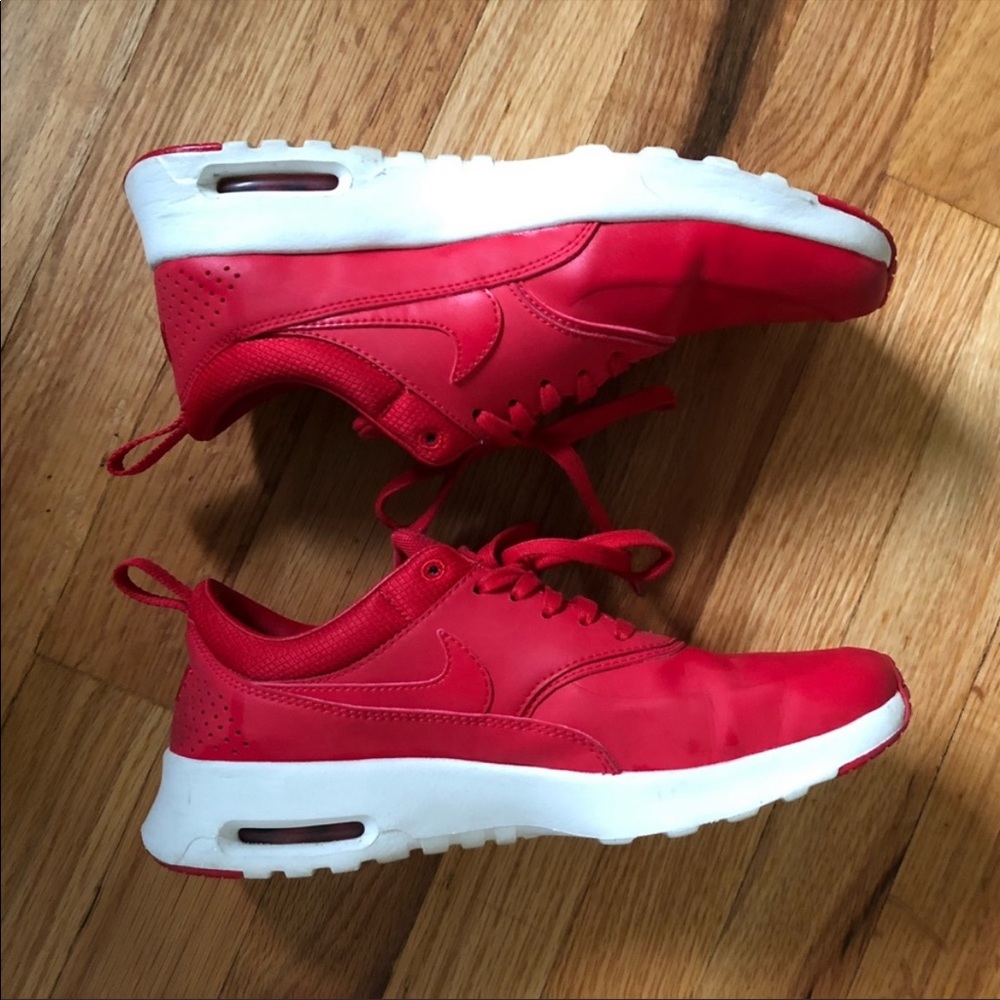 Red Nike Theas